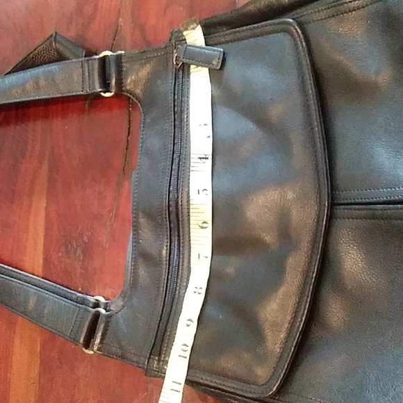 Black Leather Fossil hand bag - Picture 10 of 11